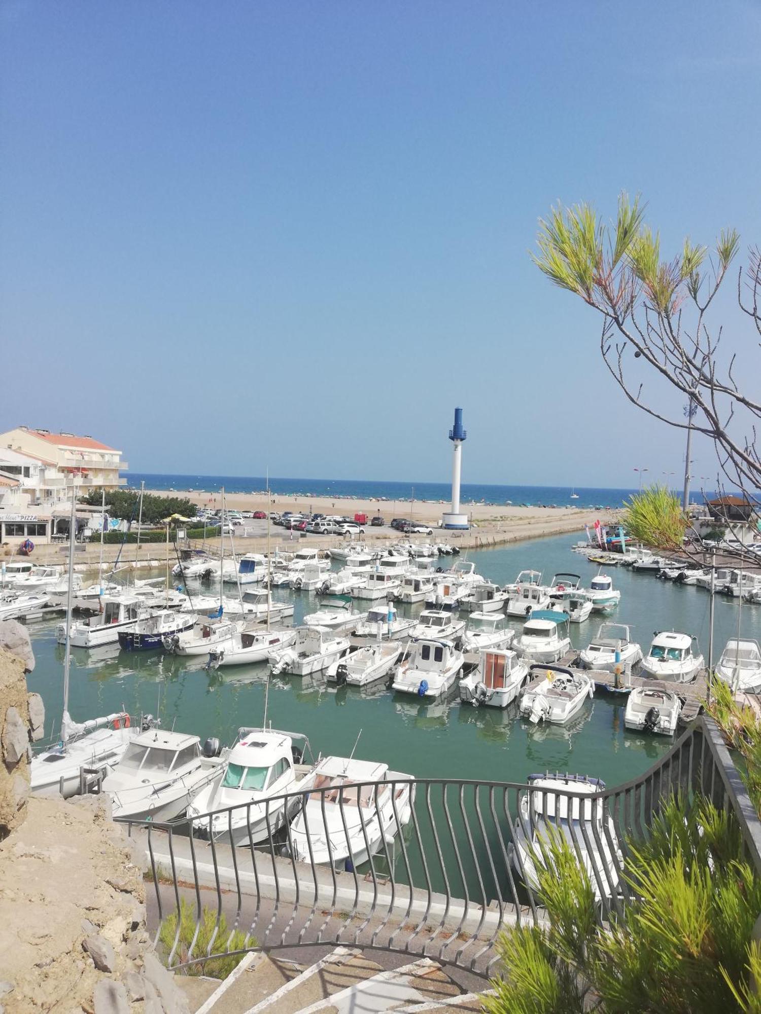 Superbe Appartement Avec Vue Sur Mer Et Port, Parking Prive Saint-Pierre-la-Mer  Exteriör bild